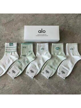 A50- ALO Yoga Women's Mint Green & White Half-Crew Mesh Socks 5-Pair Box Set